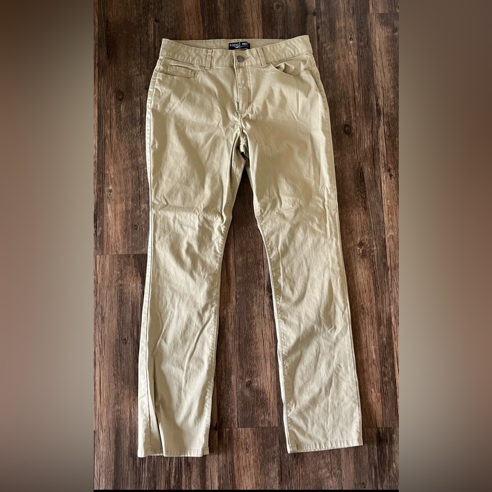 Riders By Lee Midrise Straight Leg Size 32x30 Medium Length Women’s Khaki Color